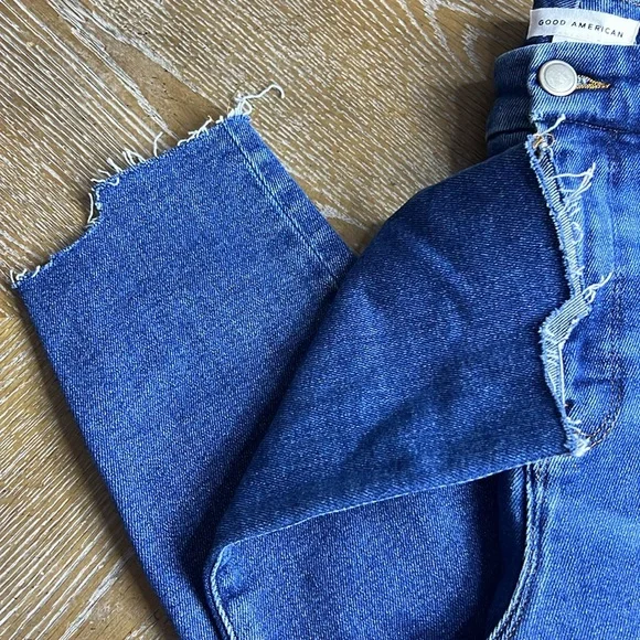 GOOD AMERICAN Good Legs Raw Hem Skinny Jeans 6/28 - Picture 10 of 11
